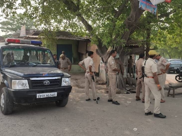रंजिश में पहलवान की हत्या; नाराज भीड़ ने किया पुलिस वाहनों पर पथराव, ग्राम प्रधान सहित चार लोग गिरफ्तार रंजिश में पहलवान की हत्या; नाराज भीड़ ने किया पुलिस वाहनों पर पथराव, ग्राम प्रधान सहित चार लोग गिरफ...