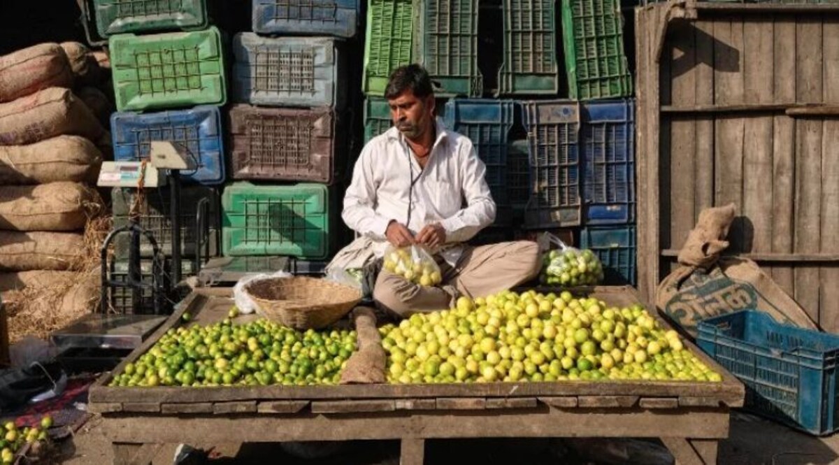 12 बोरी नींबू लेकर चंपत हुए चोर, सब्ज़ीवाले को लगा 70,000 का चूना, अब पुलिस पड़ी है पीछे CrimeTak