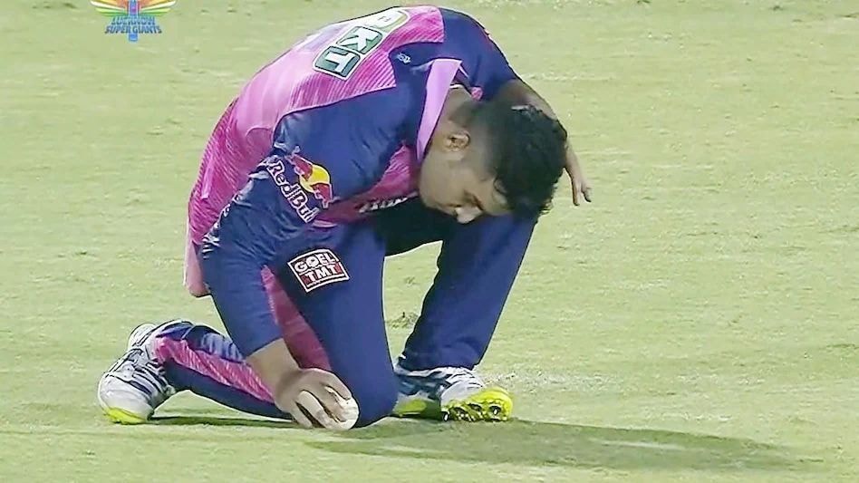 Riyan Parag IPL 2022 : रियान पराग ने क्या कर दिया, फैंस बोले - इसे IPL से बाहर करो Riyan Parag IPL 2022 : रियान पराग ने क्या कर दिया, फैंस बोले - इसे IPL से बाहर करो