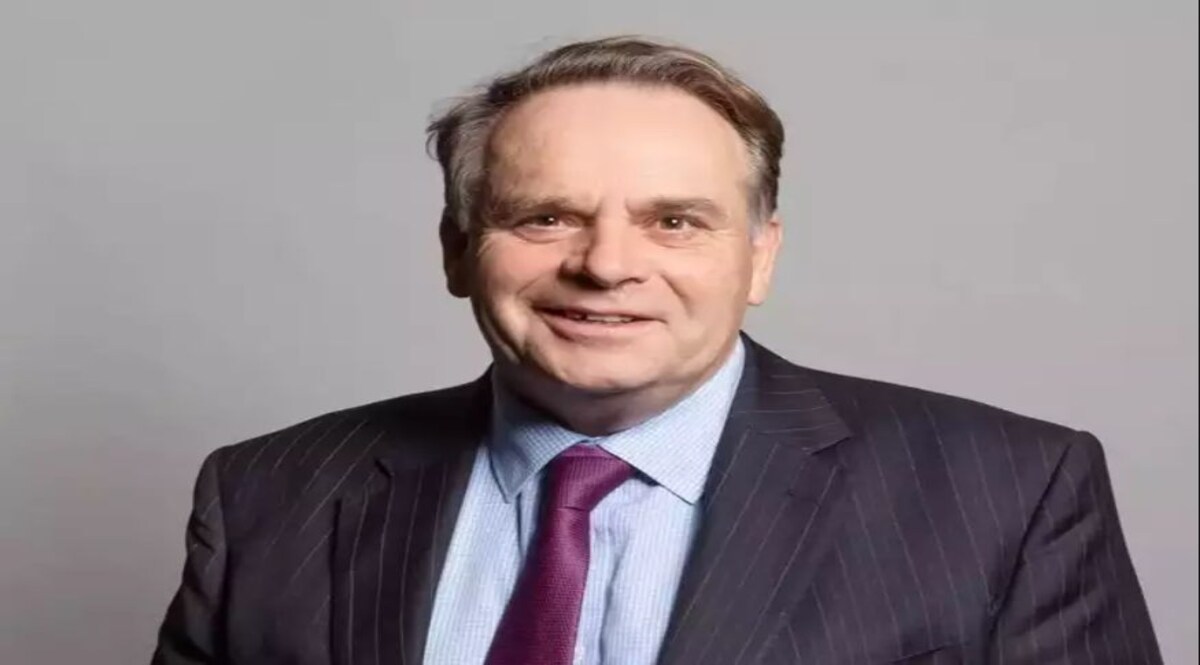 संसद में पॉर्न देखने वाले सांसद का इस्तीफा, सफाई में कही ये बात CrimeTak