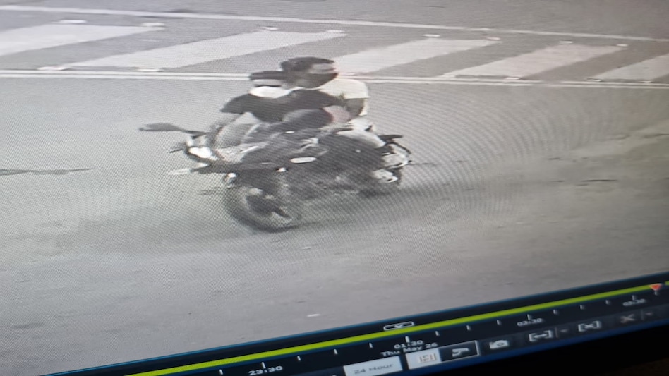 Chain Snatching: सुबह सवेरे से ही गुरुग्राम में बाइक सवार झपटमारों की फैल जाती है दहशत Chain Snatching: सुबह सवेरे से ही गुरुग्राम में बाइक सवार झपटमारों की फैल जाती है दहशत