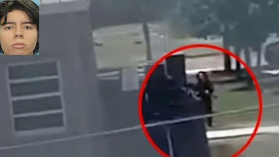 USA TEXAS FIRING: अमेरिका में स्कूल में कत्लेआम! 18 साल के हमलावर ने 19 बच्चों समेत 22 लोगों की हत्या की, खुद भी मारा गया हमलावर, देखे वीडियो USA TEXAS FIRING: अमेरिका में स्कूल में कत्लेआम! 18 साल के हमलावर ने 19 बच्चों समेत 22 लोगों की हत्...