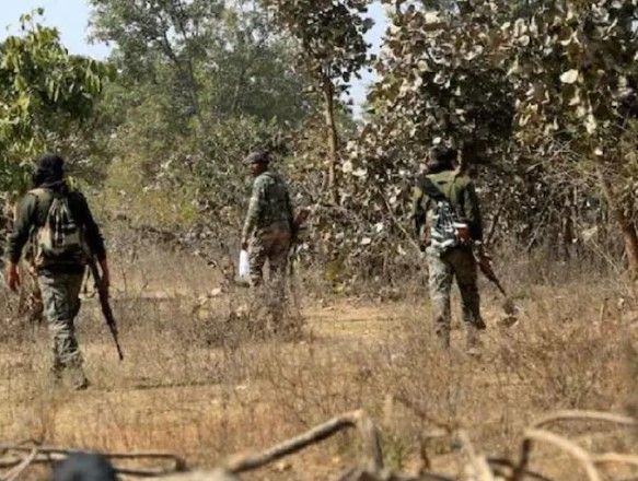 Naxal Attack : छत्तीसगढ़-ओडिशा बॉर्डर पर नक्सली हमले में 3 CRPF जवान शहीद, कई घायल Naxal Attack : छत्तीसगढ़-ओडिशा बॉर्डर पर नक्सली हमले में 3 CRPF जवान शहीद, कई घायल