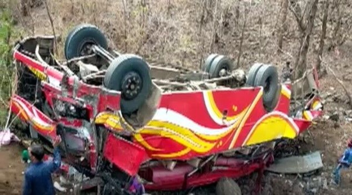 MP Indore News : इंदौर से खंडवा जा रही बस 50 फीट नीचे खाईं में गिरी, 5 की मौत, कई घायल CrimeTak