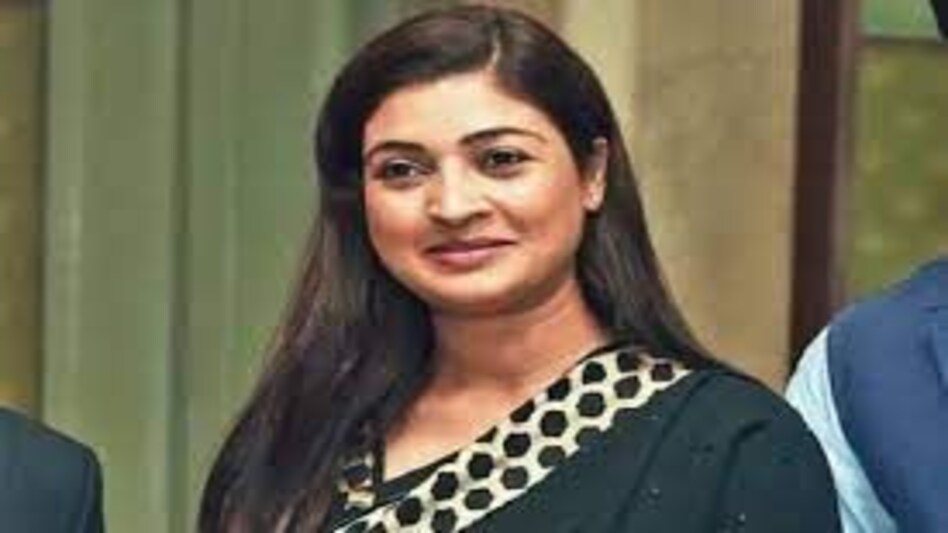 Alka Lamba Video: कांग्रेस नेता अलका लांबा ने दिया धरना-प्रदर्शन, कहा- 'शांति से बैठी हूं, हाथ बंधे हुए हैं' Alka Lamba Video: कांग्रेस नेता अलका लांबा ने दिया धरना-प्रदर्शन, कहा- 'शांति से बैठी हूं, हाथ बंधे...