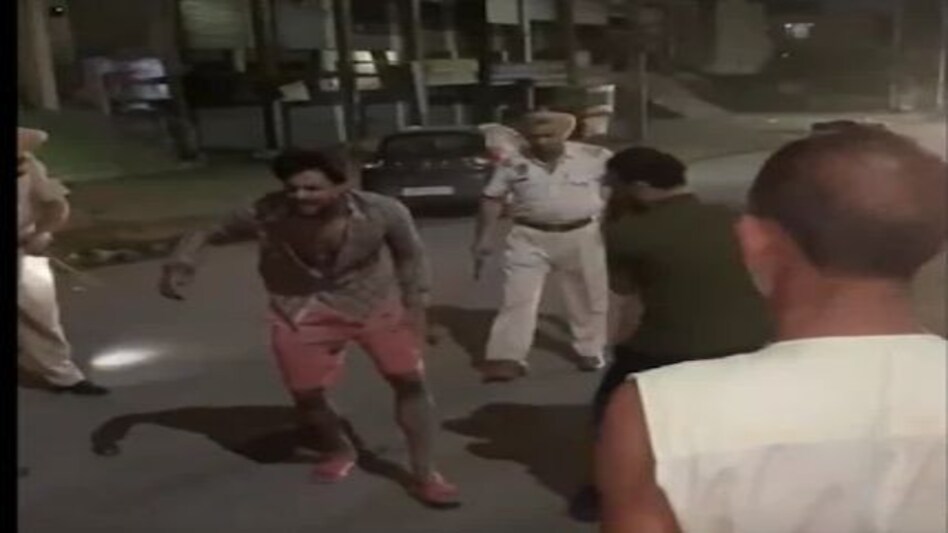 मार गोली मार'... गलती किसी की हो, पुलिस को गोली नहीं चलानी चाहिए थी! मार गोली मार'... गलती किसी की हो, पुलिस को गोली नहीं चलानी चाहिए थी!