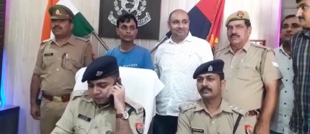 UP Crime: 3 साल बाद गिरफ्तार हुआ Live-in Partner का हत्यारा, हत्या के बाद जलाई थी लाश UP Crime: 3 साल बाद गिरफ्तार हुआ Live-in Partner का हत्यारा, हत्या के बाद जलाई थी लाश