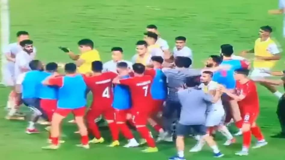 मैच में मिली हार से बौखलाई अफगान टीम, भारतीय प्लेयर्स के साथ की मारपीट, Video मैच में मिली हार से बौखलाई अफगान टीम, भारतीय प्लेयर्स के साथ की मारपीट, Video