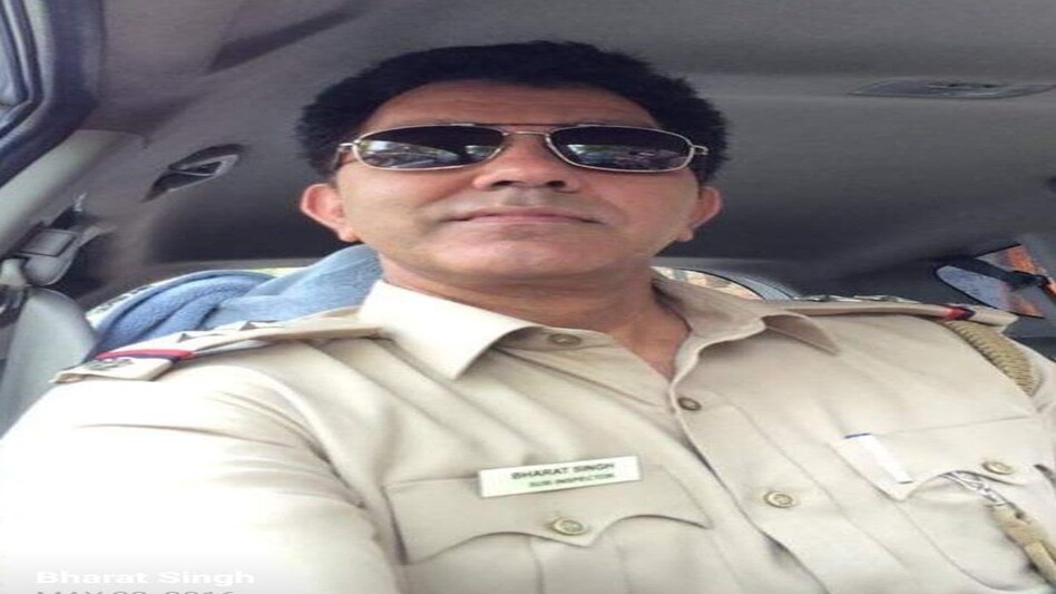 DELHI SHO PATEL NAGAR NEWS : 'करोड़पति SHO' के कारनामे से हिला पूरा DISTRICT, हाथ तो आया पर मुंह न लगा!
IPS SHWETA CHAUHAN ने लगाया 'करोड़पति SHO' को ठिकाने, SHO के खिलाफ FIR दर्ज DELHI SHO PATEL NAGAR NEWS : 'करोड़पति SHO' के कारनामे से हिला पूरा DISTRICT, हाथ तो आया पर मुंह न ...