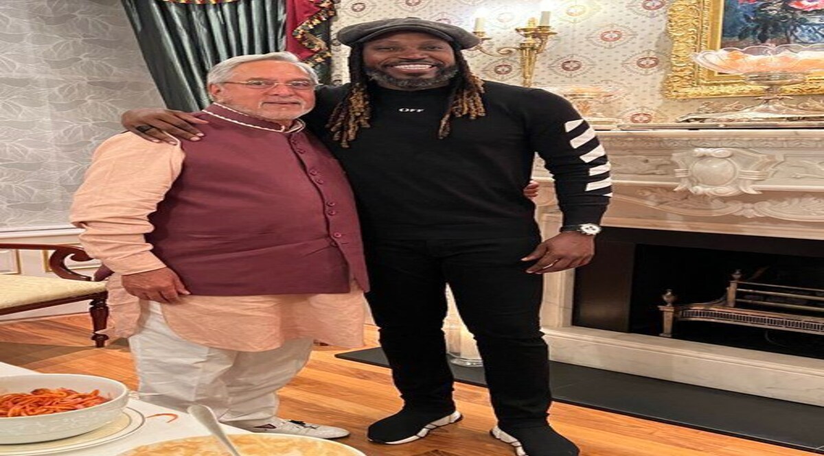 Chris Gayle-Vijay Mallya: क्रिस गेल से मिले विजय माल्या, लोग बोले - कभी SBI वालों से मिल लो CrimeTak