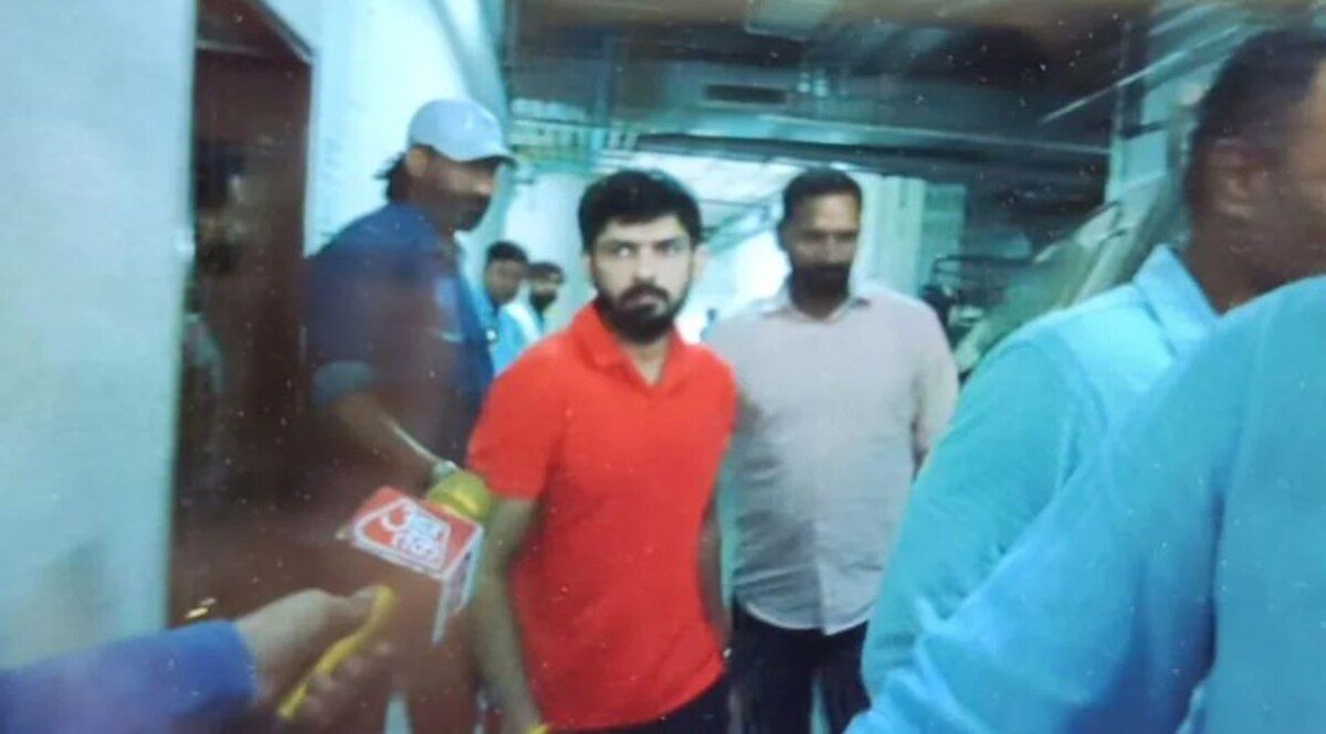 Lawrence Bishnoi : ये कोई VVIP है। 100 पुलिसवाले, बुलेटप्रूफ गाड़ी... पंजाब में लॉरेंस बिश्नोई की ऐसी सुरक्षा! CrimeTak