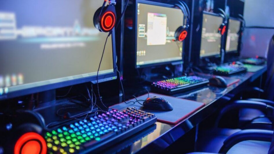 इस कंप्यूटर सेंटर पर बनाए गए लड़कियों के न्यूड वीडियो, फिर एक-एक कर के 7 वीडियो किया Viral इस कंप्यूटर सेंटर पर बनाए गए लड़कियों के न्यूड वीडियो, फिर एक-एक कर के 7 वीडियो किया Viral