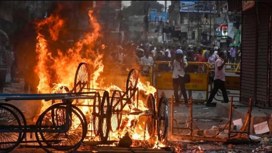 दिल्ली में दिए बयान से बंगाल में लगी आग, कौन है इसका जिम्मेदार ? दिल्ली में दिए बयान से बंगाल में लगी आग, कौन है इसका जिम्मेदार ?