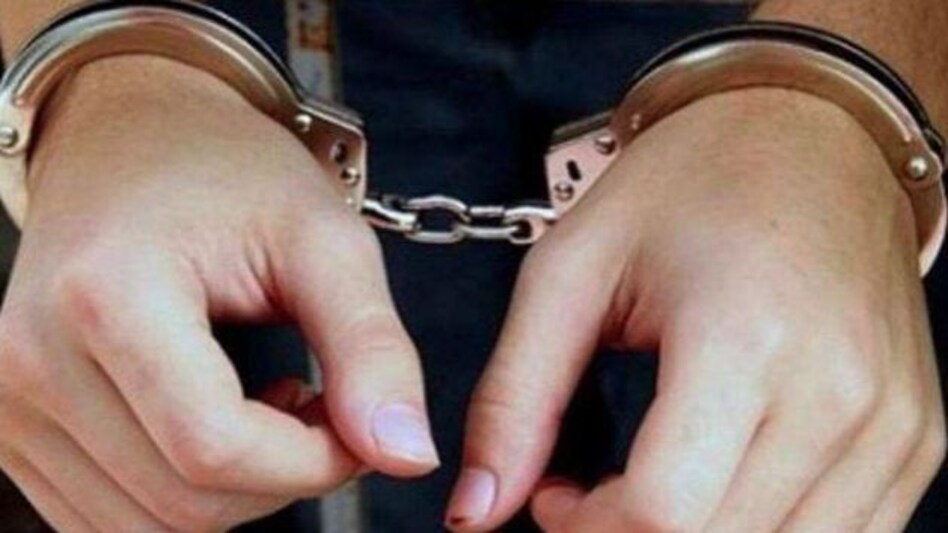 नशेड़ी चोर को पकड़ने के चक्कर में RPF जवान ने पैर गंवाया, ट्रेन पर चढ़ते समय दिया धक्का नशेड़ी चोर को पकड़ने के चक्कर में RPF जवान ने पैर गंवाया, ट्रेन पर चढ़ते समय दिया धक्का