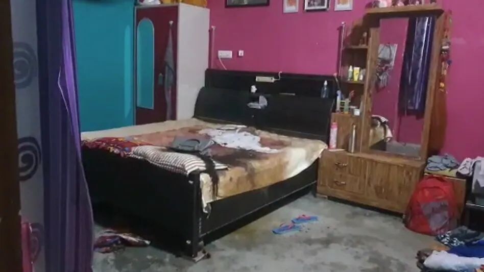 PUBG मर्डर : 'एक बार मम्मी बाहर गई थीं, तब अंकल घर आये थे, मम्मी दो दिन के लिए घर से भी बाहर गयी थीं' PUBG मर्डर : 'एक बार मम्मी बाहर गई थीं, तब अंकल घर आये थे, मम्मी दो दिन के लिए घर से भी बाहर गयी थी...