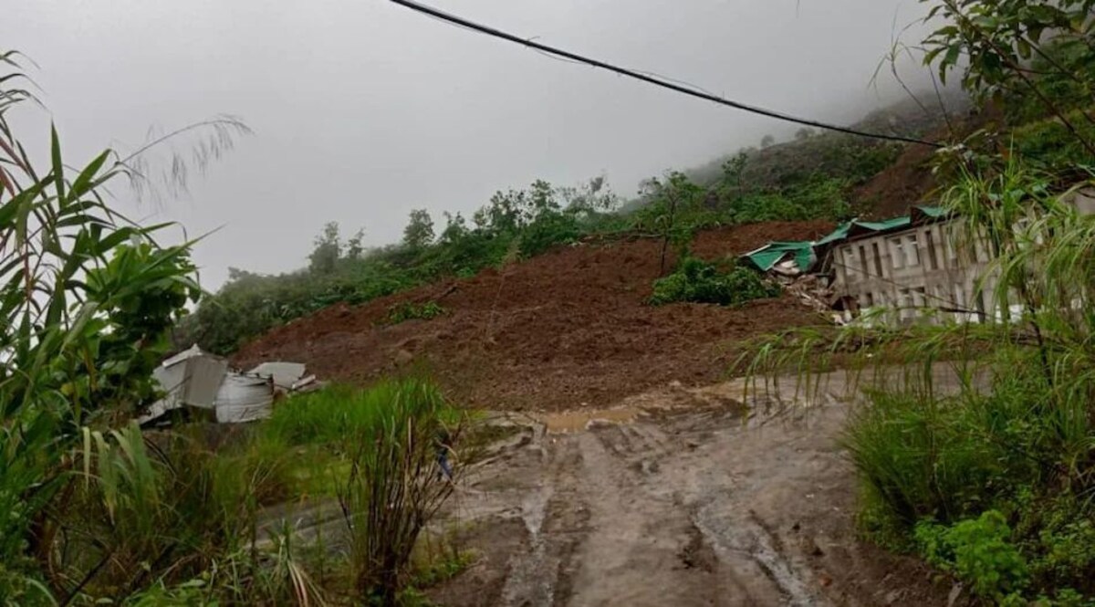 Landslide in Manipur: मणिपुर में आर्मी कैंप के पास लैंडस्लाइड, अबतक 6 लोगों की मौत, करीब 30 लोग लापता CrimeTak