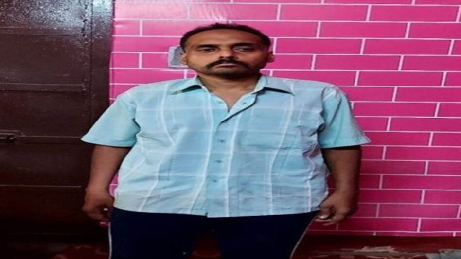 Girls Hostel Spy Cam: गर्ल्स हॉस्टल वॉशरूम में हिडन कैमरा लगा ये शख्स रखता था बुरी नजर Girls Hostel Spy Cam: गर्ल्स हॉस्टल वॉशरूम में हिडन कैमरा लगा ये शख्स रखता था बुरी नजर