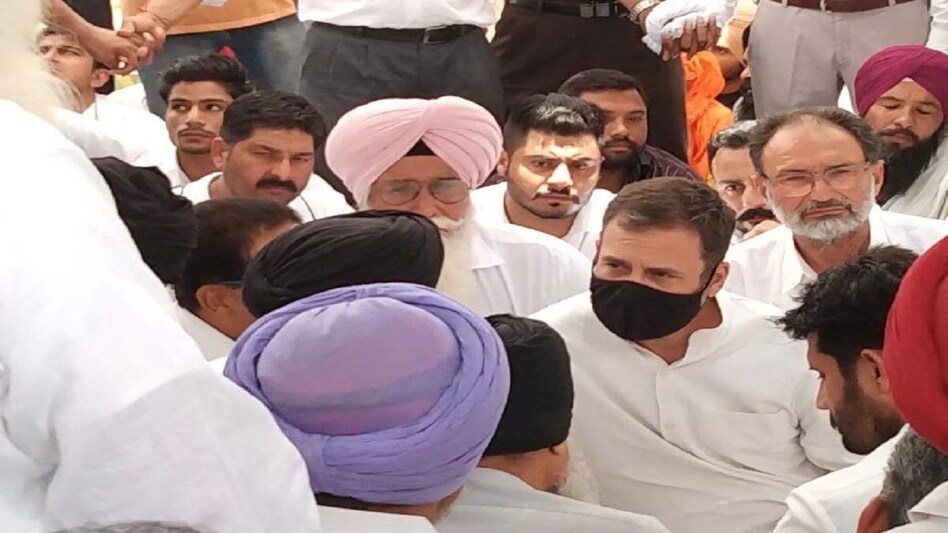 Rahul Gandhi reached Sidhu Moosewala home : सिद्धू मूसेवाला के घर पहुंचे राहुल गांधी, जाहिर किया दुख Rahul Gandhi reached Sidhu Moosewala home : सिद्धू मूसेवाला के घर पहुंचे राहुल गांधी, जाहिर किया दु...