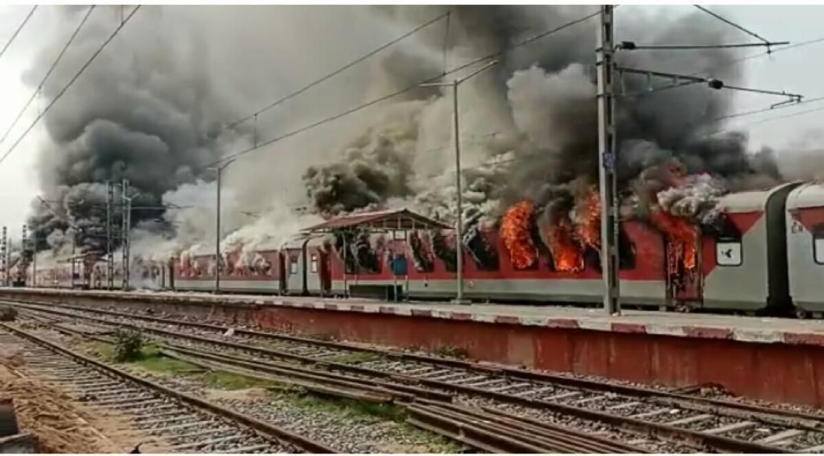 Agniptah scheme protest : रेलवे स्टेशन आगजनी में कोचिंग संस्थानों पर संदेह; 46 लोग गिरफ्तार CrimeTak