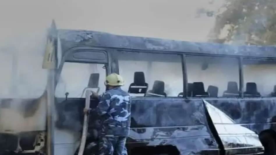 Syria Attack: सीरिया में रक्का के पास बस पर IS के आतंकियों का हमला, 11 सैनिकों की मौत Syria Attack: सीरिया में रक्का के पास बस पर IS के आतंकियों का हमला, 11 सैनिकों की मौत
