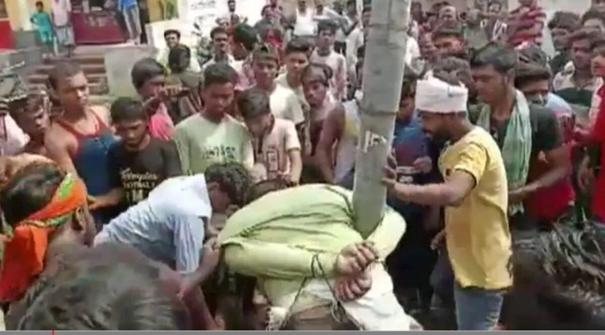 मुजफ्फरपुर : भीड़ का इंसाफ! बदमाशों को पोल से बांधकर पीटा CrimeTak
