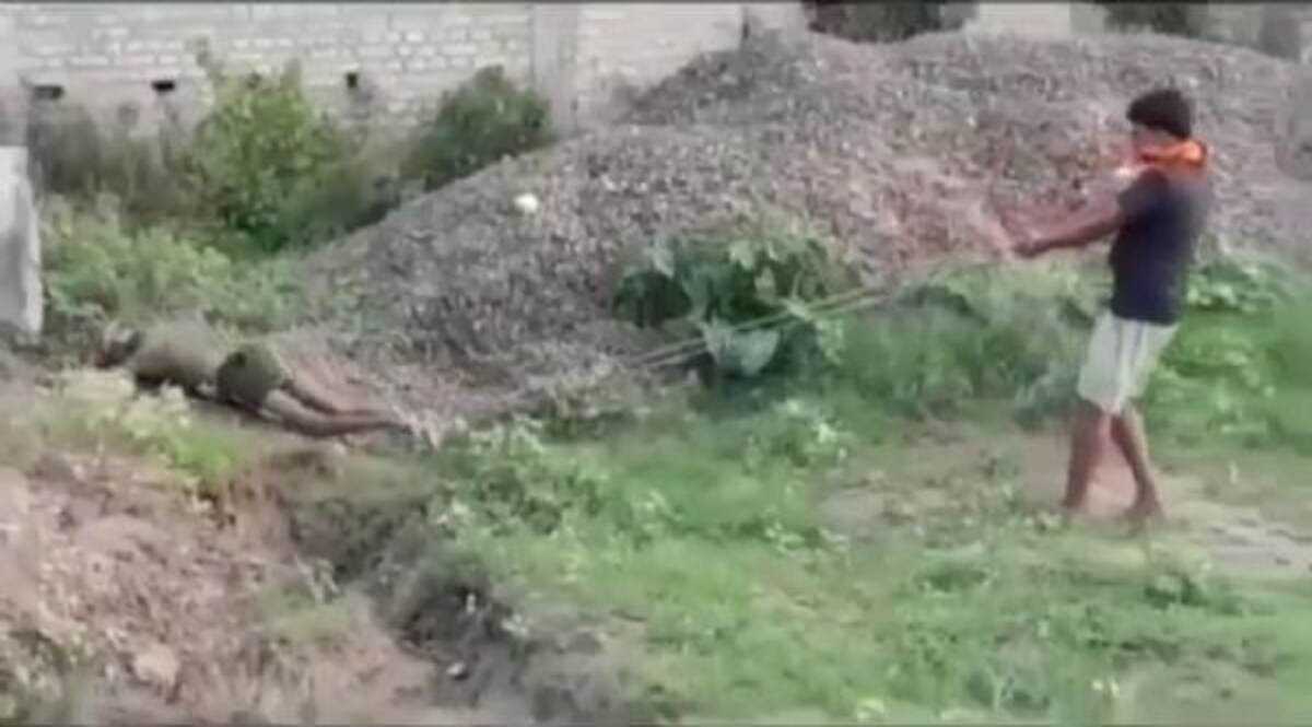 Bihar Crime: लाश को रस्सी से बांधा और जानवरों की तरह घसीटते ले गए, VIDEO हुआ VIRAL CrimeTak