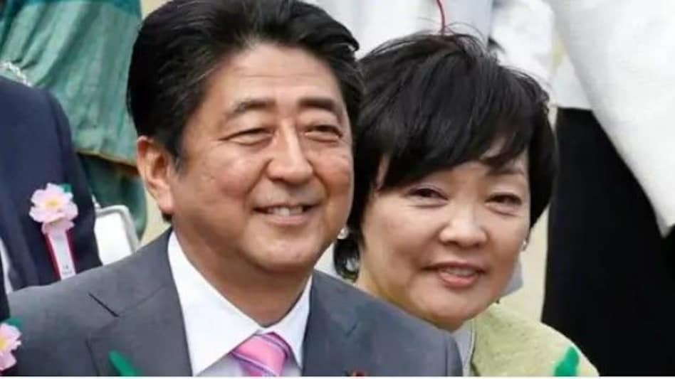 Shinzo Abe Wife : जापान की सबसे मशहूर RJ रहीं शिंजो की पत्नी, अपनी औलाद नहीं हुई तो गोद भी नहीं लिया बच्चा, ऐसी रही केमिस्ट्री Shinzo Abe Wife : जापान की सबसे मशहूर RJ रहीं शिंजो की पत्नी, अपनी औलाद नहीं हुई तो गोद भी नहीं लिय...