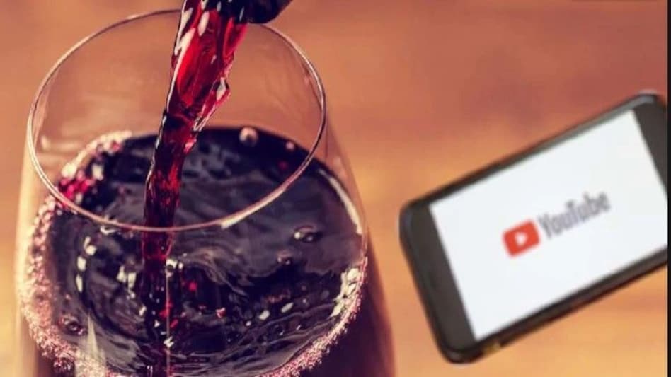 Ajab Gajab : यू-ट्यूब वीडियो देख अंगूर से बनाई शराब, टेस्ट के लिए दोस्त को पिलाई, पहुंच गया अस्पताल Ajab Gajab : यू-ट्यूब वीडियो देख अंगूर से बनाई शराब, टेस्ट के लिए दोस्त को पिलाई, पहुंच गया अस्पताल