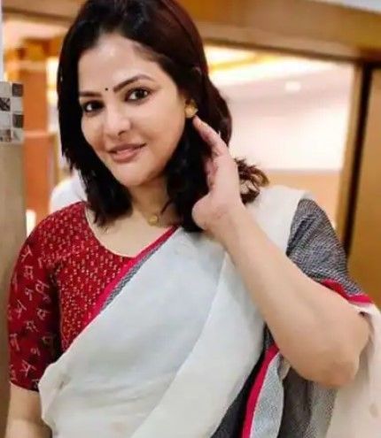 Arpita Mukherjee: पहले सरकारी नौकरी छोड़ी फिर पति को, छोटी फिल्में करने वाली अर्पिता ऐसे बनी धनकुबेर Arpita Mukherjee: पहले सरकारी नौकरी छोड़ी फिर पति को, छोटी फिल्में करने वाली अर्पिता ऐसे बनी धनकुबे...