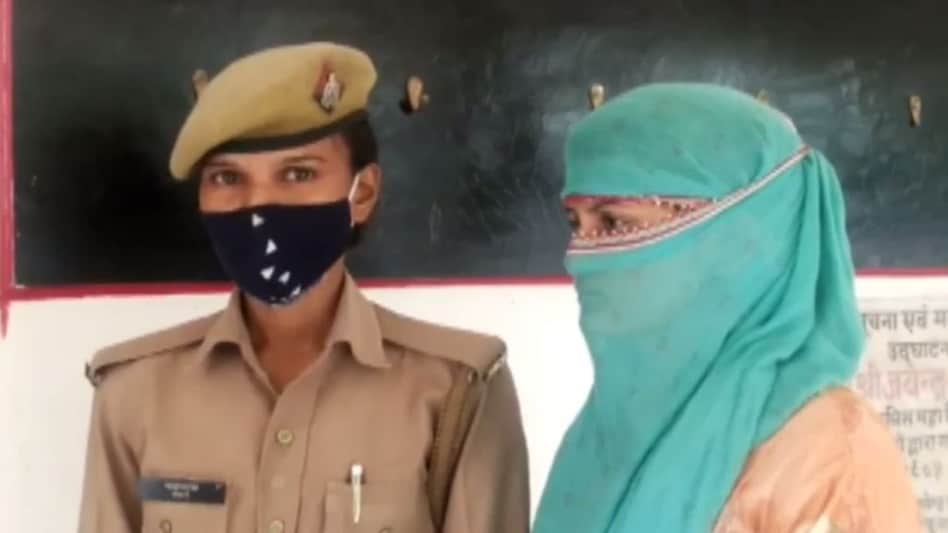 UP Crime News : वकीलों के साथ मिलकर लड़की नें बनाया ब्लैकमेलिंग गैंग, रेप की कीमत लगाई 5 लाख UP Crime News : वकीलों के साथ मिलकर लड़की नें बनाया ब्लैकमेलिंग गैंग, रेप की कीमत लगाई 5 लाख