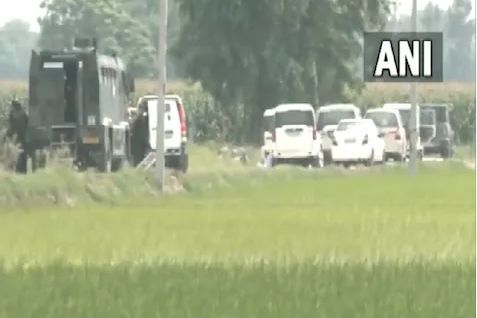 दो शूटरों के लिए साढ़े पांच घंटे के एनकाउंटर में 600 पुलिसवालों ने इतनी चलाई थीं गोलियां दो शूटरों के लिए साढ़े पांच घंटे के एनकाउंटर में 600 पुलिसवालों ने इतनी चलाई थीं गोलियां