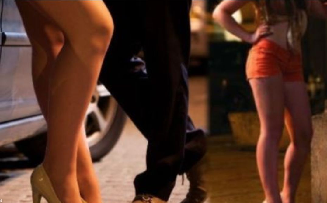 राजधानी दिल्ली में लगता था लड़कियों का बाज़ार इतनी मामूली रकम में होता था मासूमों का सौदा राजधानी दिल्ली में लगता था लड़कियों का बाज़ार इतनी मामूली रकम में होता था मासूमों का सौदा