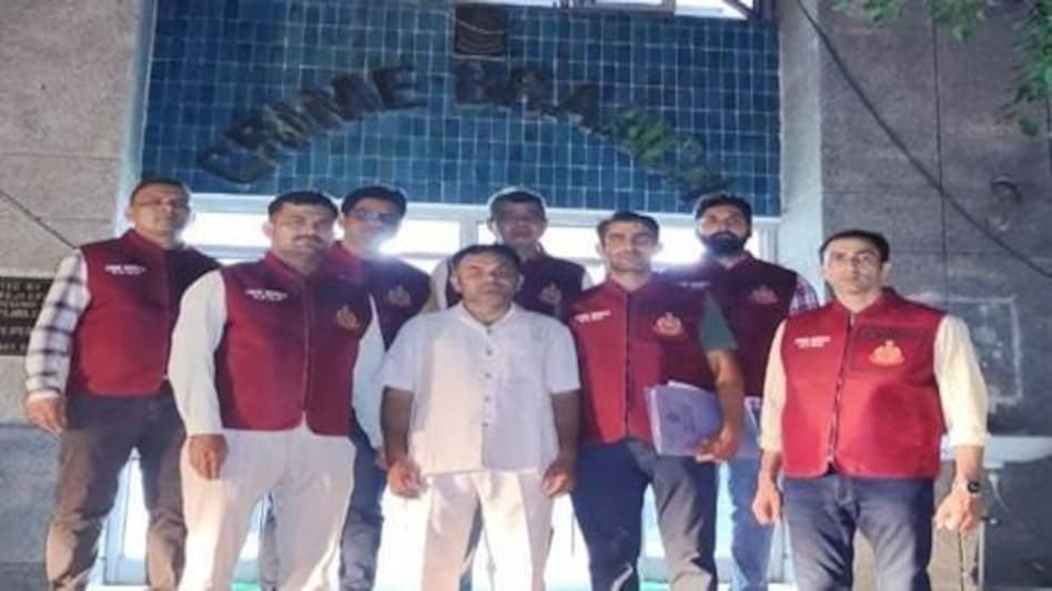 100 करोड़ के फ्रॉड में BSF का Ex कुक हो गया बुक, इस नायाब तरीके से लगाता था लोगों को चूना 100 करोड़ के फ्रॉड में BSF का Ex कुक हो गया बुक, इस नायाब तरीके से लगाता था लोगों को चूना