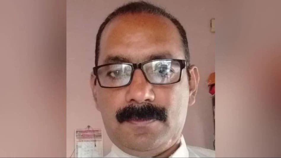 Amravati Murder Video : दुकान से घर जाते वक्त बाइक सवारों ने चाकू मारकर केमिस्ट की हत्या कर दी थी, देखिए ये वीडियो Amravati Murder Video : दुकान से घर जाते वक्त बाइक सवारों ने चाकू मारकर केमिस्ट की हत्या कर दी थी, ...