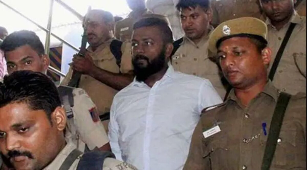 महाठग सुकेश चंद्रशेखर से घूस लेने के मामले में रोहिणी जेल के 82 अफसरों के खिलाफ FIR CrimeTak