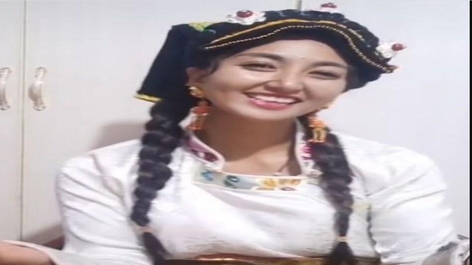 पति ने पेट्रोल डालकर अपनी Ex-Wife को जिंदा जलाया और सोशल मीडिया पर किया लाइव पति ने पेट्रोल डालकर अपनी Ex-Wife को जिंदा जलाया और सोशल मीडिया पर किया लाइव