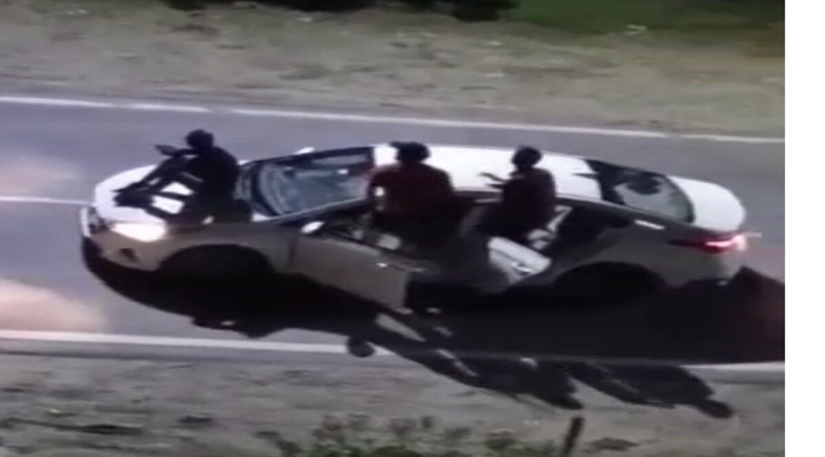 UP Crime: गर्ल्स हॉस्टल के बाहर शराब पीकर स्टंटबाजी करने वालों का VIRAL VIDEO देखिए CrimeTak