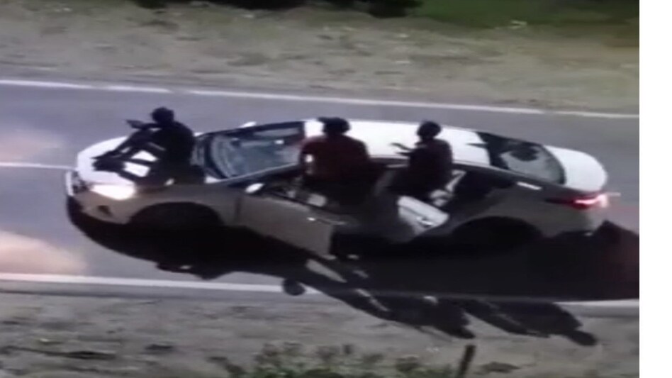 UP Crime: गर्ल्स हॉस्टल के बाहर शराब पीकर स्टंटबाजी करने वालों का VIRAL VIDEO देखिए UP Crime: गर्ल्स हॉस्टल के बाहर शराब पीकर स्टंटबाजी करने वालों का VIRAL VIDEO देखिए