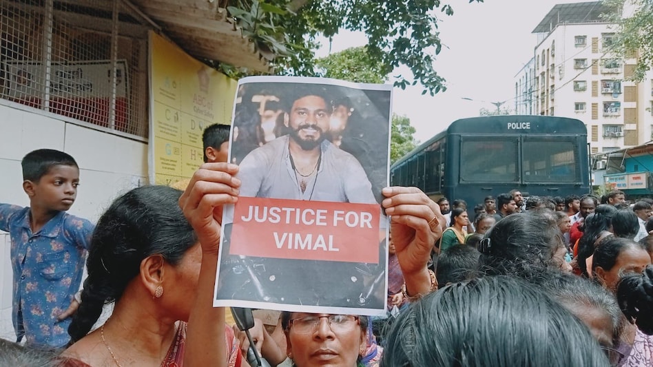 Mumbai Crime: मुंबई में कबड्डी खिलाड़ी की क्रिकेट स्टंप से पीट-पीटकर हत्या Mumbai Crime: मुंबई में कबड्डी खिलाड़ी की क्रिकेट स्टंप से पीट-पीटकर हत्या