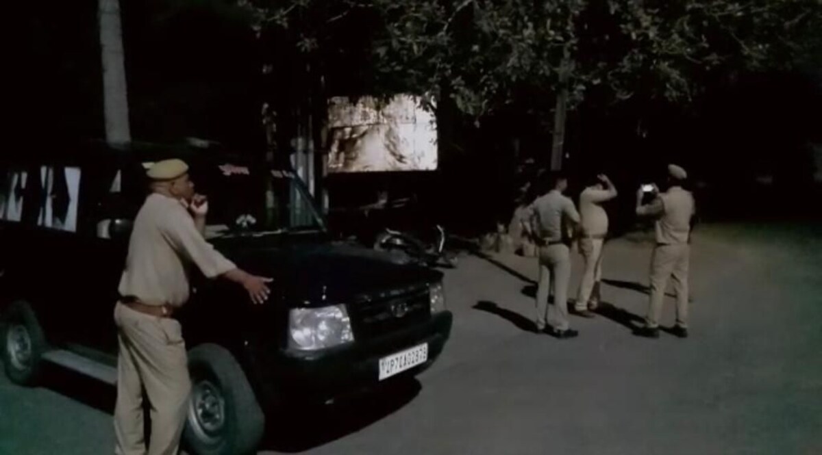 UP Crime News : ग़ाज़ियाबाद में किसने जला दी लड़की की लाश, कान की बाली, सूटकेस और कार से खुलेगा राज़? CrimeTak