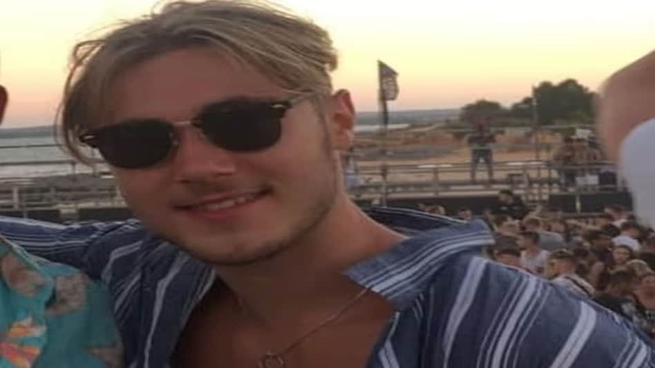 इस टूरिस्ट प्लेस पर मौत का मंज़र, हेलिकॉप्टर के पंखे से कटा सिर, सेल्फी के चक्कर में हुआ हादसा इस टूरिस्ट प्लेस पर मौत का मंज़र, हेलिकॉप्टर के पंखे से कटा सिर, सेल्फी के चक्कर में हुआ हादसा