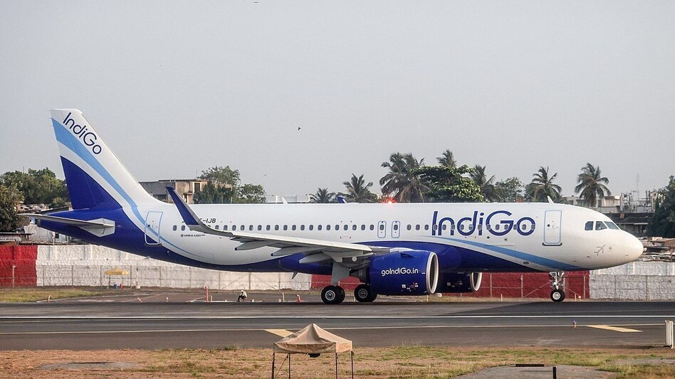 Indigo : शारजाह से हैदराबाद आ रहे इंडिगो के विमान को तकनीकी खामी के बाद कराची में उतारा गया Indigo : शारजाह से हैदराबाद आ रहे इंडिगो के विमान को तकनीकी खामी के बाद कराची में उतारा गया