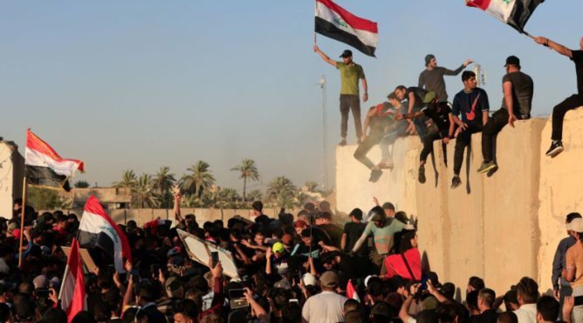 World Crime: इराक़ में श्रीलंका जैसे हालात, इस वजह से विरोध में संसद भवन पर किया भीड़ ने कब्ज़ा CrimeTak