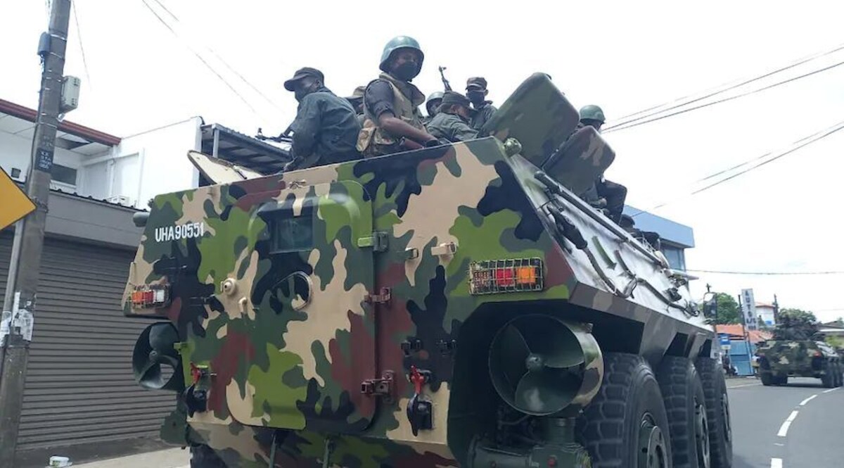 Srilanka Crisis Live: मालदीव छोड़कर गोटाबाया सिंगापुर के लिए हुए रवाना, कोलंबो की सड़कों पर घूम रहे टैंक CrimeTak