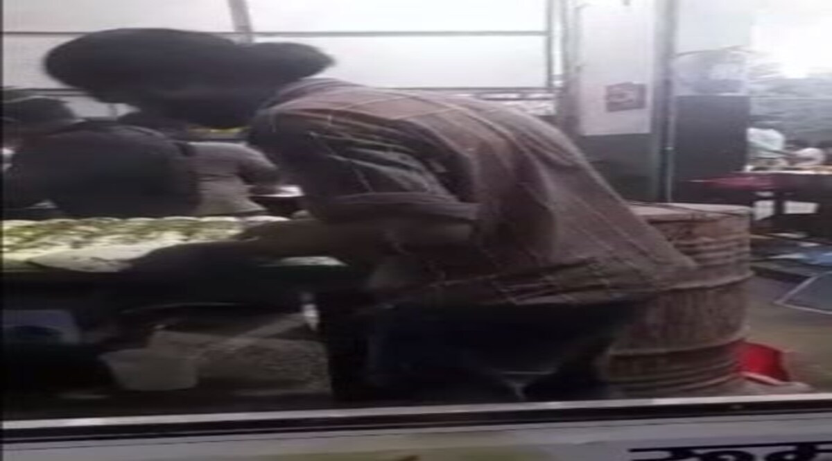 Viral Video : थूक लगाकर रोटी बनाने की घिनौनी हरकत का वीडियो वायरल, आरोपी गिरफ़्तार CrimeTak