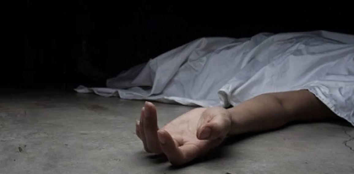 Uttar Pradesh : प्रतापगढ़ में विवाहिता का शव कब्र से निकाला गया, मामला दर्ज Uttar Pradesh : प्रतापगढ़ में विवाहिता का शव कब्र से निकाला गया, मामला दर्ज