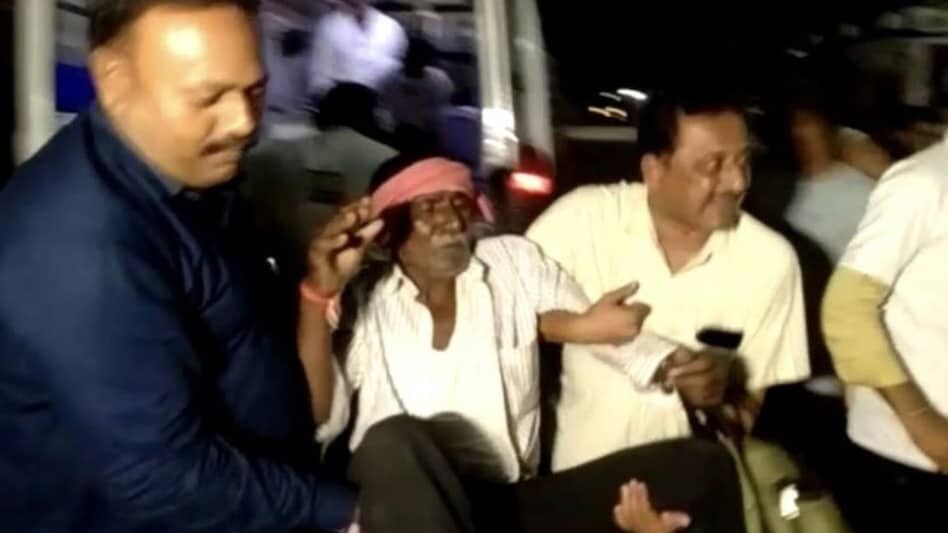 Gujarat Hooch Tragedy : गुजरात में एक तरफ शराब बंदी, दूसरी तरफ शराब ने मचाई तबाही, 19 लोगों की मौत, 40 अस्पताल में Gujarat Hooch Tragedy : गुजरात में एक तरफ शराब बंदी, दूसरी तरफ शराब ने मचाई तबाही, 19 लोगों की मौत,...