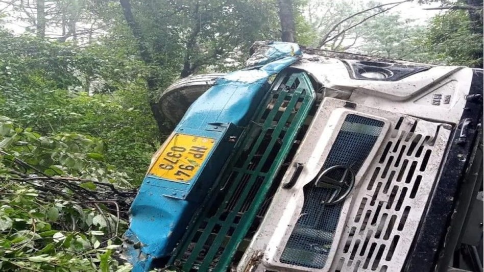 Shimla Bus Accident : शिमला में बस खाई में गिरी, 20 से अधिक यात्री घायल, दो यात्री फंसे Shimla Bus Accident : शिमला में बस खाई में गिरी, 20 से अधिक यात्री घायल, दो यात्री फंसे
