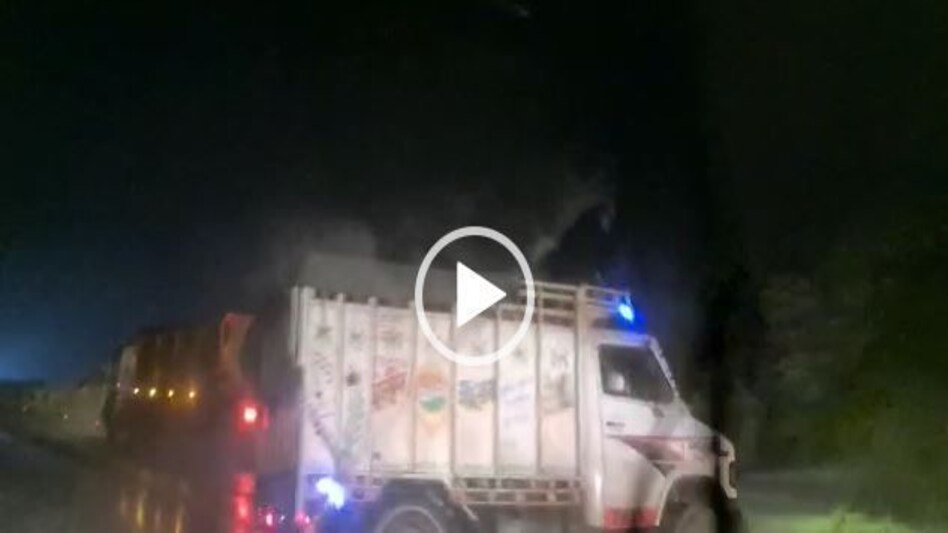 LIVE ENCOUNTER: गौ तस्करों और पुलिस के बीच एनकाउंटर! LIVE ENCOUNTER: गौ तस्करों और पुलिस के बीच एनकाउंटर!