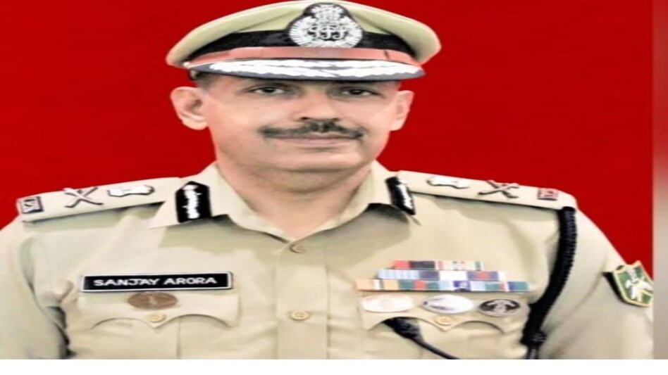DELHI NEW POLICE COMMISSIONER : Who is IPS Sanjay Arora ? कौन है IPS संजय अरोड़ा ? अचानक कहां से आ गया सीपी के रूप में उनका नाम ? DELHI NEW POLICE COMMISSIONER : Who is IPS Sanjay Arora ? कौन है IPS संजय अरोड़ा ? अचानक कहां से आ...